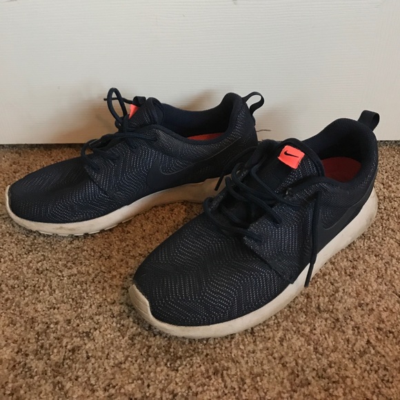 Nike Roche - Picture 3 of 4